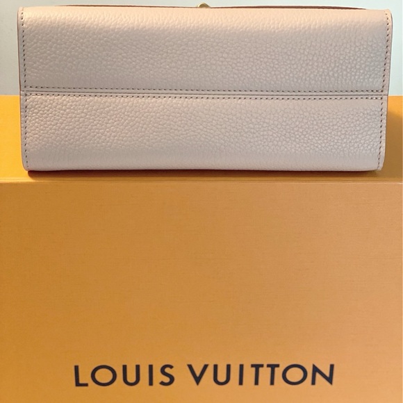 Louis Vuitton Twist One Handle PM, Greige Color - Picture 6 of 11